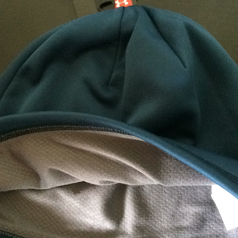 Under Armour cold gear hat - Picture 2 of 2